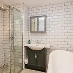 Nyaraló Rose House *