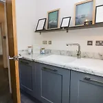 Nyaraló Rose House *